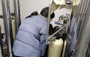 實(shí)驗(yàn)室超純水機(jī)出水有氣泡是什么原因？